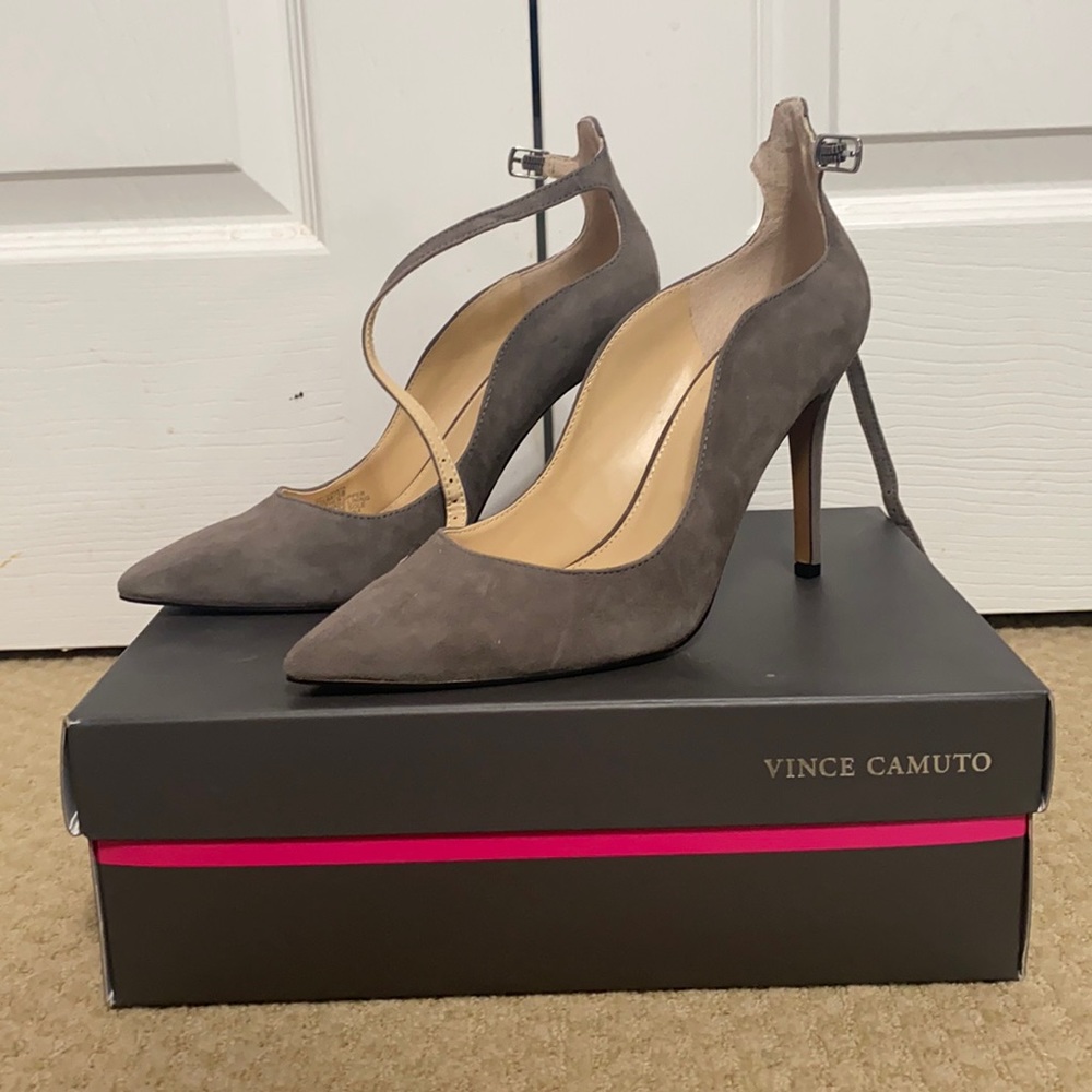 7 1/2 Vince Camuto grey 3.75 inch heels